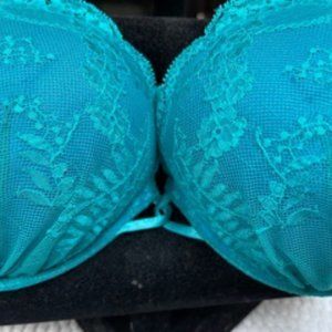 Victoria's Secret Miraculous 36C 2 size pushup bra
